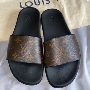 Men’s Lv waterfront mules